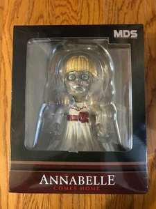 Neu im Karton Mezco Toyz Annabelle Comes Home MDS Designer Series Puppe Figur Haunted Doll - Bild 1 von 6