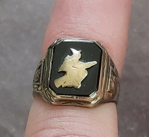 Anillo SALEM MA 1919 BRUJA Logo Antiguo Sólido Oro Blanco 10k Clase Escolar Talla 5 3/4 - Imagen 1 de 10