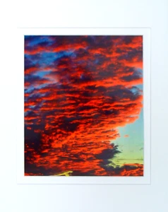 Impresión fotográfica "Cielo rojo en la noche" doble mate para adaptarse al marco de 11" x 14" - Imagen 1 de 1