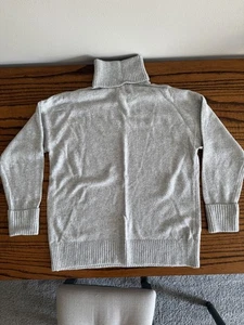 Old Navy Light Gray Turtleneck Ribbed Sweater Quiet Luxury Chunky SIZE M - Picture 1 of 7
