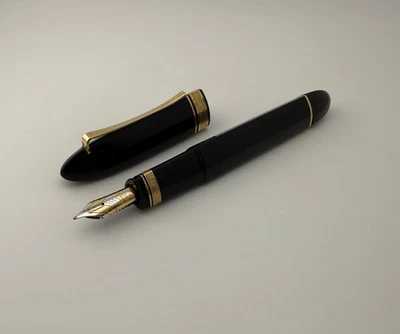 Pluma Estilográfica De Colección Omas 360 Resina Negra Gran Tamaño Oro 18K Plumín Ancho Foto 1 de 4