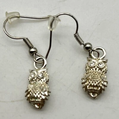 Pendientes perforados Origami Búho 3D Búho Texturizado Tono Plata con Ojos de Estrás Foto 1 de 4