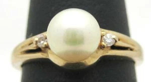BEAUTIFUL ESTATE WHITE PEARL & DIAMOND 14K YELLOW GOLD RING, SIZE 5.25 - Picture 1 of 8