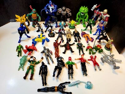 Lote de varias figuras de acción Marvel DC Comic Playmates Toys Star Wars Batman Ninja Foto 1 de 4