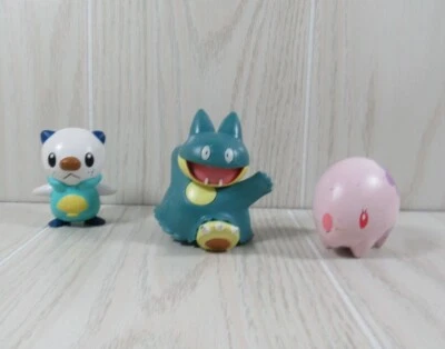 Lote 3 figuras Pokemon Jakks Munna Munchlax Oshawott sin cola Foto 1 de 4