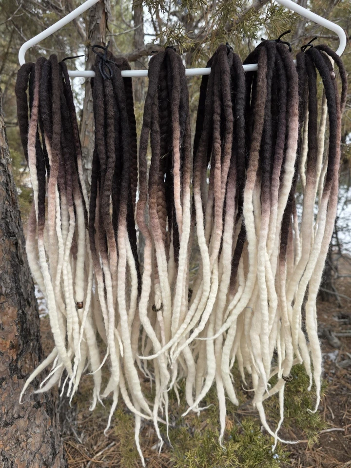 50+ Extensiones de rastas de lana marrón oscuro crema ombre doble extremo Foto 1 de 4