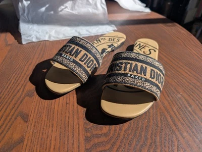 Sandalia Christian Dior Dway Slide. Beige crudo. Talla 39,5. Nuevo con embalaje Foto 1 de 4