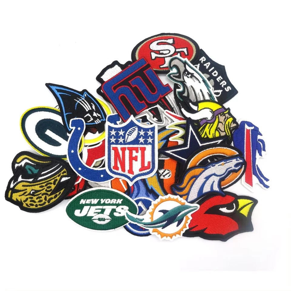 STUNNING NATIONAL FOOTBALL LEAGUE (NFL) TEAM LAPEL PIN..BONUS SILVER STORAGE BAG - Image 1 of 1