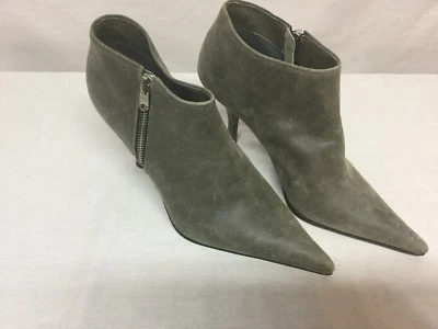 Botas Michel Perry Gris Gamuza Punta Punta Euro 36.5 Precio de venta sugerido por el fabricante $480 Foto 1 de 4
