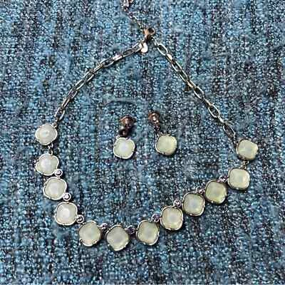 Juego de collar y pendientes a juego Lia Sophia piedras claras menta y moradas Foto 1 de 4