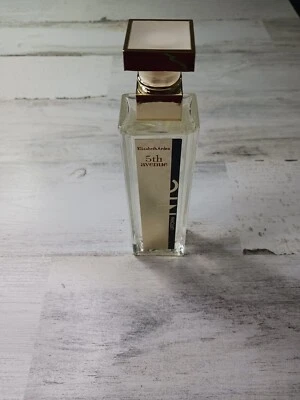 Fifth Avenue Uptown Nyc eau de parfum spray 2,5 OZ para mujer por Elizabeth Arden Foto 1 de 4