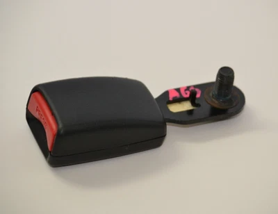 2011-2018 JEEP GRAND CHEROKEE ЗАДНИЙ ВНУТРЕННИЙ ЦЕНТР ИЛИ ПРАВЫЙ РЕМЕНЬ БЕЗОПАСНОСТИ ПРЯЖКА ЧЕРНЫЙ - Изображение 1 из 2