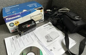 Videocámara con zoom óptico Panasonic SDR-S26 70x bolsa cargador negra en caja A1 funcionando - Imagen 1 de 22