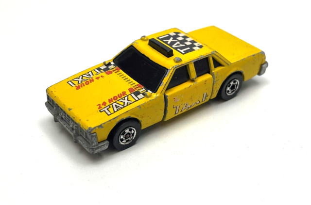 Vintage Hot Wheels 1983 Die Cast Yellow Taxi Crash Door #652