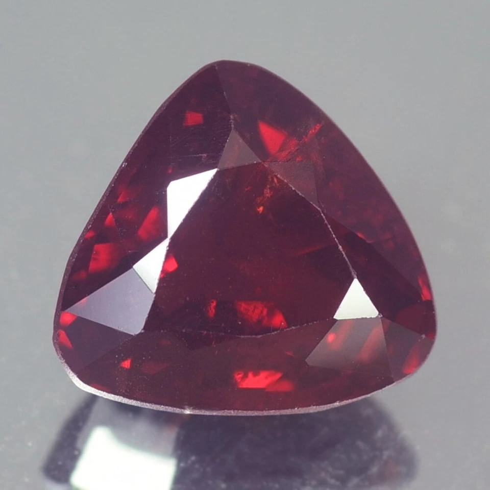 3.20CT STUNNING TOP TRILLION UNHEATED BURMESE NOBLE RED SPINEL NATURAL - Image 1 of 3