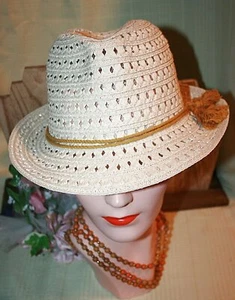 Vintage 70er Jahre Elfenbein Stroh Fedora mit Garn Quaste Dekor Lg. - Bild 1 von 7