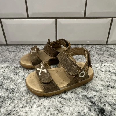 Sandalias de cuero marrón retorcidas X para bebés talla 2 zapatos occidentales Foto 1 de 4