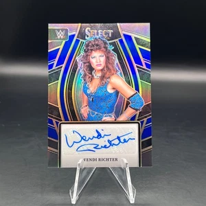 Wendi Richter 2024 Panini Select WWE SL-WDR Blue Prizm Auto /49 - Bild 1 von 2