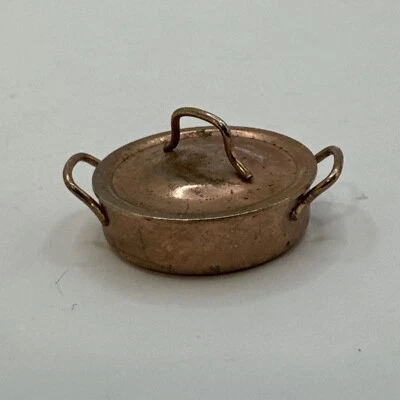 Cazuela Miniatura COBRE Color Metal con Tapa, MEDIANA: CASA DE MUÑECAS Foto 1 de 4