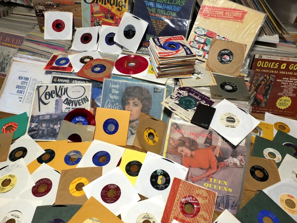 Random Lot 50 45rpm Records ALL SLEEVED AND IN GREAT CONDITION 70'S TO 90'S - Image 1 of 1