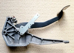 Mercedes Benz Brake  Pedal Assembly W126 C126 1262901819 OEM BE1329739 - Bild 1 von 8
