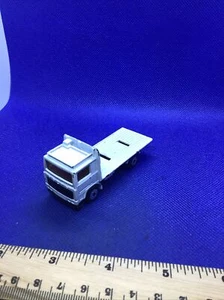 MATCHBOX 1981 Red Volvo Flatbed Truck Good Condition 1:90 Scale Vibrant White - Picture 1 of 4