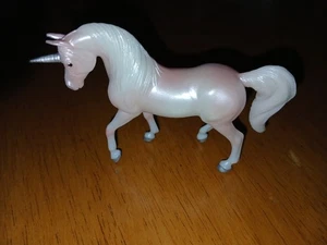 Pink Stablemate Unicornio Breyer Caballo Vacaciones Navidad Regalo - Imagen 1 de 2