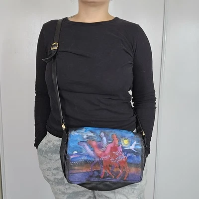 Bolso Bandolera Cartera Vintage GANSON Cuero Negro Con Diseño Pintado a Mano Macao Foto 1 de 4