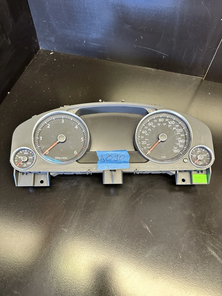 2011 年大众途锐 TDI 柴油仪表盘速度计 — 第 1/4 张图片