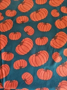 NUEVO 3 YARDAS 28" OTOÑO OTOÑO NARANJA CALABAZAS SOBRE TELA POLAR VERDE BONITO ESTAMPADO - Imagen 1 de 7