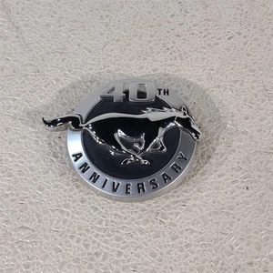 2004 Mustang 40Th Anniversary Passenger Fender Emblem Badge Rh Aa7362 - Picture 1 of 8