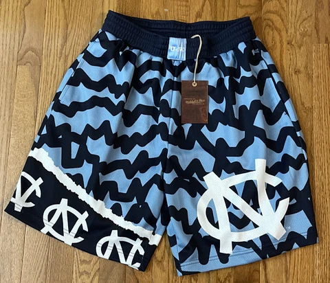Men's North Carolina Tar Heels UNC Mitchell & Ness Jumbotron Shorts NWT Large Cover
