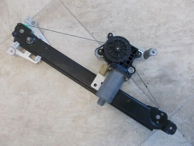 Motor de ventana eléctrica trasera Volvo S80 sedán pasajeros diestro / Reg.99 00 01 02 usado OEM Foto 1 de 2