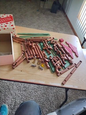 Vintage Lincoln Logs Lot Of 461 Pieces  Good Shape  Hotel Stage Cabin  - Image 1 of 4