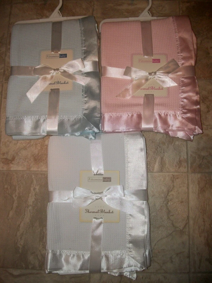 NUEVA MANTA TÉRMICA VITAMINS BEBÉ AZUL ROSA BLANCO TEJIDO GOFRE CON RIBETE SATINADO Foto 1 de 1