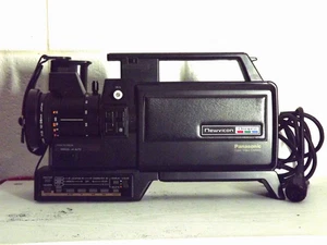 PANASONIC VHS OMNIVISION COLOR VIDEO CAMERA -PK-957 & PV-6600  CARRYING CASE - Picture 1 of 19