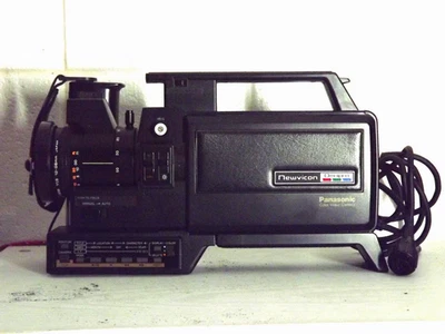 PANASONIC VHS OMNIVISION COLOR VIDEO CAMERA -PK-957 & PV-6600  CARRYING CASE - Image 1 of 4