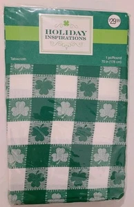 Holiday Inspirations 70 In round Tablecloth Shamrock Green and White 100% Cotton - Picture 1 of 3