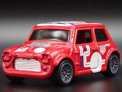 1969-1976 Mini Cooper Outlaw Mark III 1:64 Scala da Collezione Modellino Car - Immagine 1 di 4
