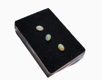3 x Edelopal Äthiopien Cabochon ca. 6x4 mm 0.8 ct. U34301 - Bild 1 von 3