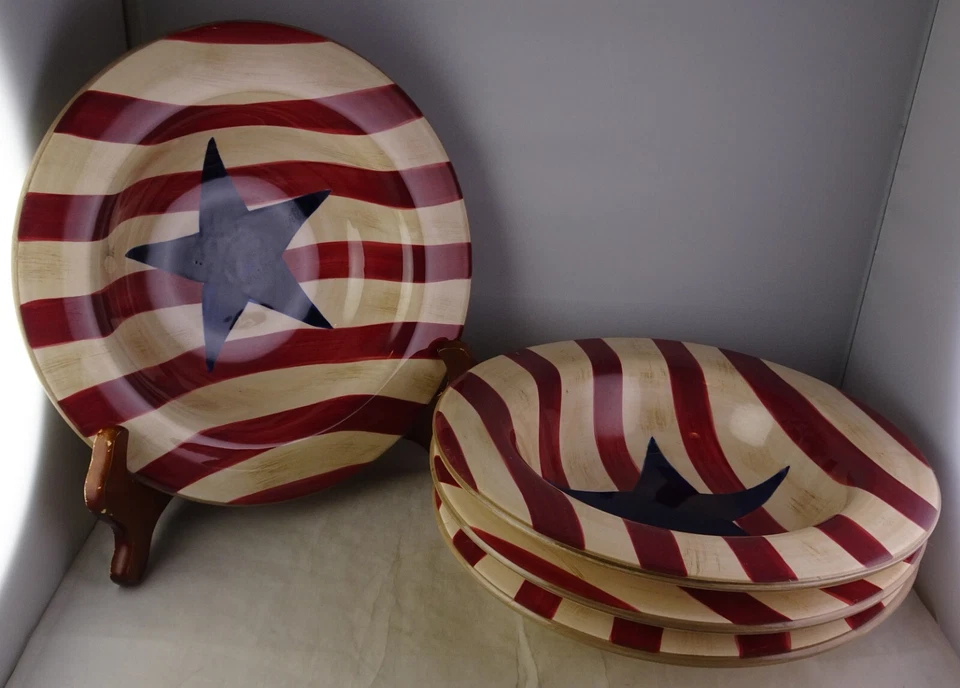 Cuatro cuencos patrióticos Laurie Gates de 9" rojo blanco azul Foto 1 de 3