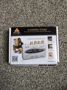 Interfaz de audio Behringer U-Control UCA202 USB 2 entradas/2 salidas latencia ultrabaja plateada - Imagen 1 de 7