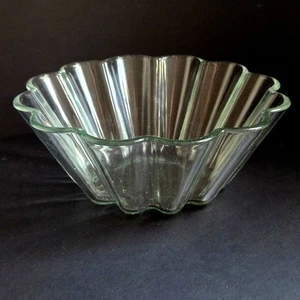 RARE PYREX (FRANCE) GLASS FLUTED 20cm BRIOCHE JELLY MOULD BOWL (Mixing Fruit) - Picture 1 of 5