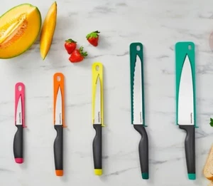 NUEVO Juego de 5 cuchillos Tupperware serie A con fundas protectoras PVP $225 - Imagen 1 de 3