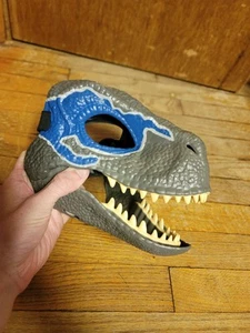 Máscara de dinosaurio velociraptor Jurassic World con mandíbula móvil azul 2018 Mattel - Imagen 1 de 7