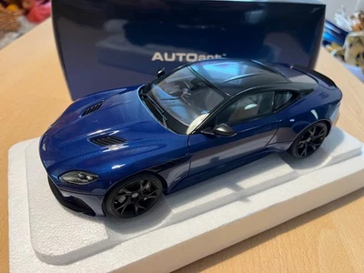 Autoart Aston Martin DBS Superleggera RHD Zaffre Blue Metallic 1/18 70294 - Immagine 1 di 2