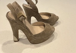 BCBGeneration Women’s Funky Platform Heels Sandals Suede Taupe Leather 36 NEW - Picture 1 of 4
