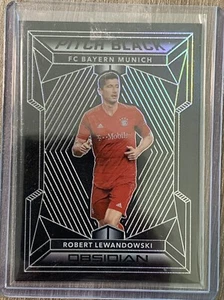 Campo de fútbol Panini Obsidian 2019-20 Robert Lewandowski 003/135 - Imagen 1 de 2