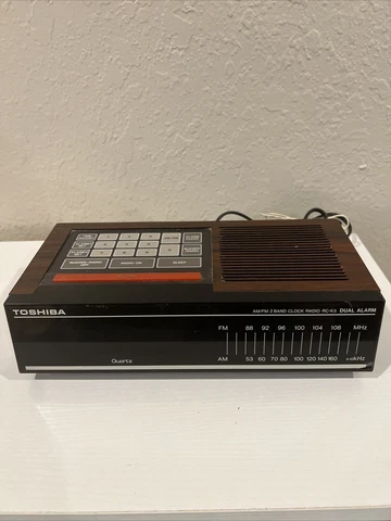 VINTAGE TOSHIBA RC-K5 CLOCK RADIO AM/FM 2 BAND DUAL ALARM QUARTZ JAPAN TESTED Cover