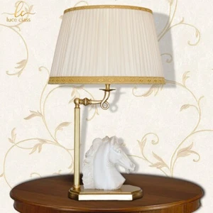 Romantica lampada tavolo in pietra scolpita raffigurante una testa di cavallo . - Imagen 1 de 6